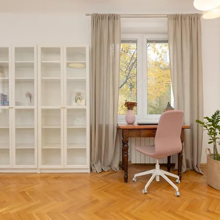 Apartmanet Holenderska In Praga By Renters Daire Varşova