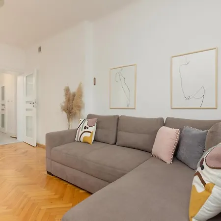 Apartmanet Holenderska In Praga By Renters وارسو