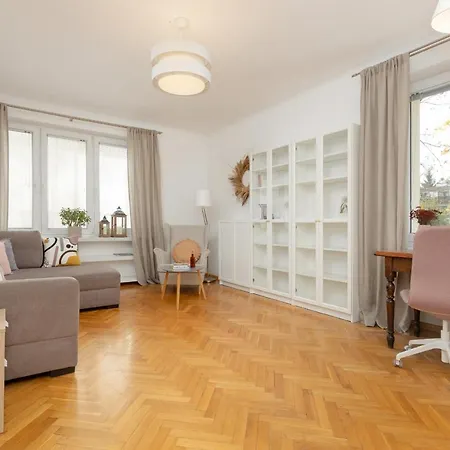 شقة Apartmanet Holenderska In Praga By Renters *