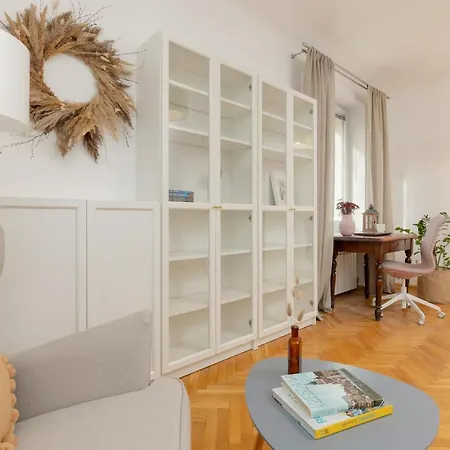 Apartmanet Holenderska In Praga By Renters * وارسو