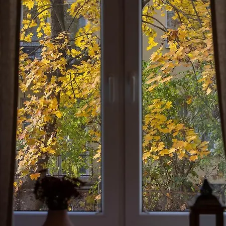 شقة Apartmanet Holenderska In Praga By Renters